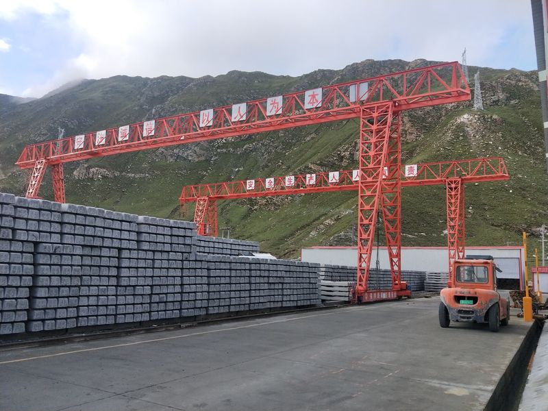 電動(dòng)葫蘆門式起重機(jī)